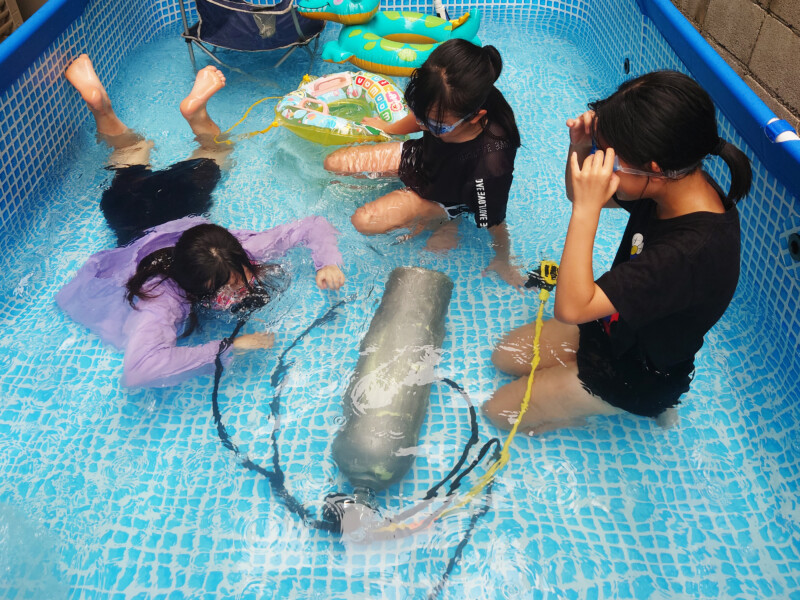 小学生向けプールダイビングを実施しました。